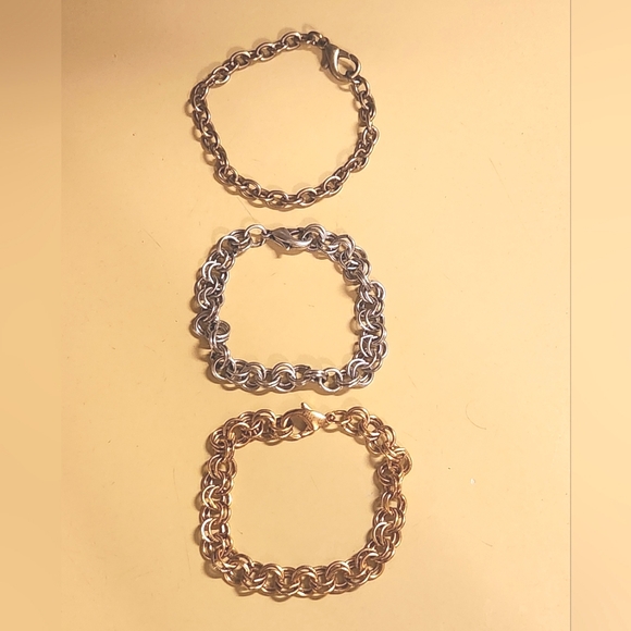 Macy's Set of 8" Double Link Charm Bracelets w/Bonus 8.5" Brass Link Bracelet - Picture 3 of 6